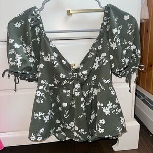 Francesca's Collections Green Ruched Tie Front Peplum Blouse